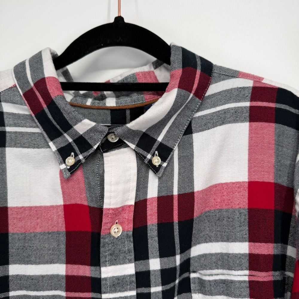 Chaps Mens XXL Red Black White Plaid Button Down Shirt Long Sleeve Herringbone - Picture 2 of 6